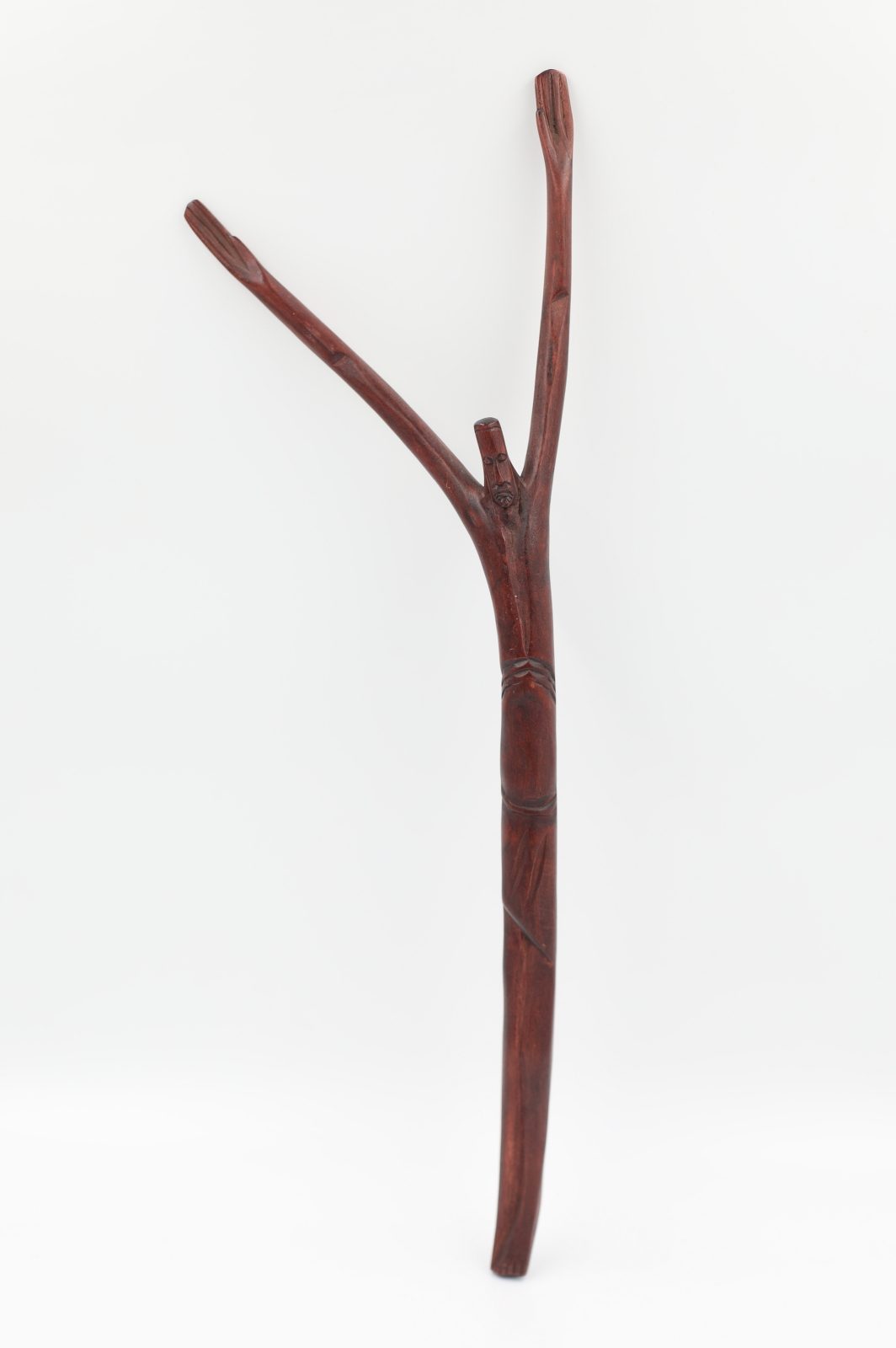 Krzyż rzeźbiony z Rwandy