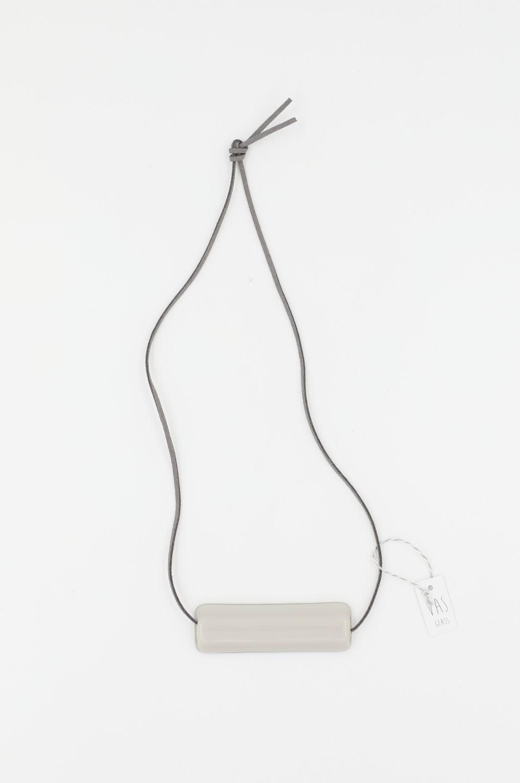 Naszyjnik szklany z rzemykiem