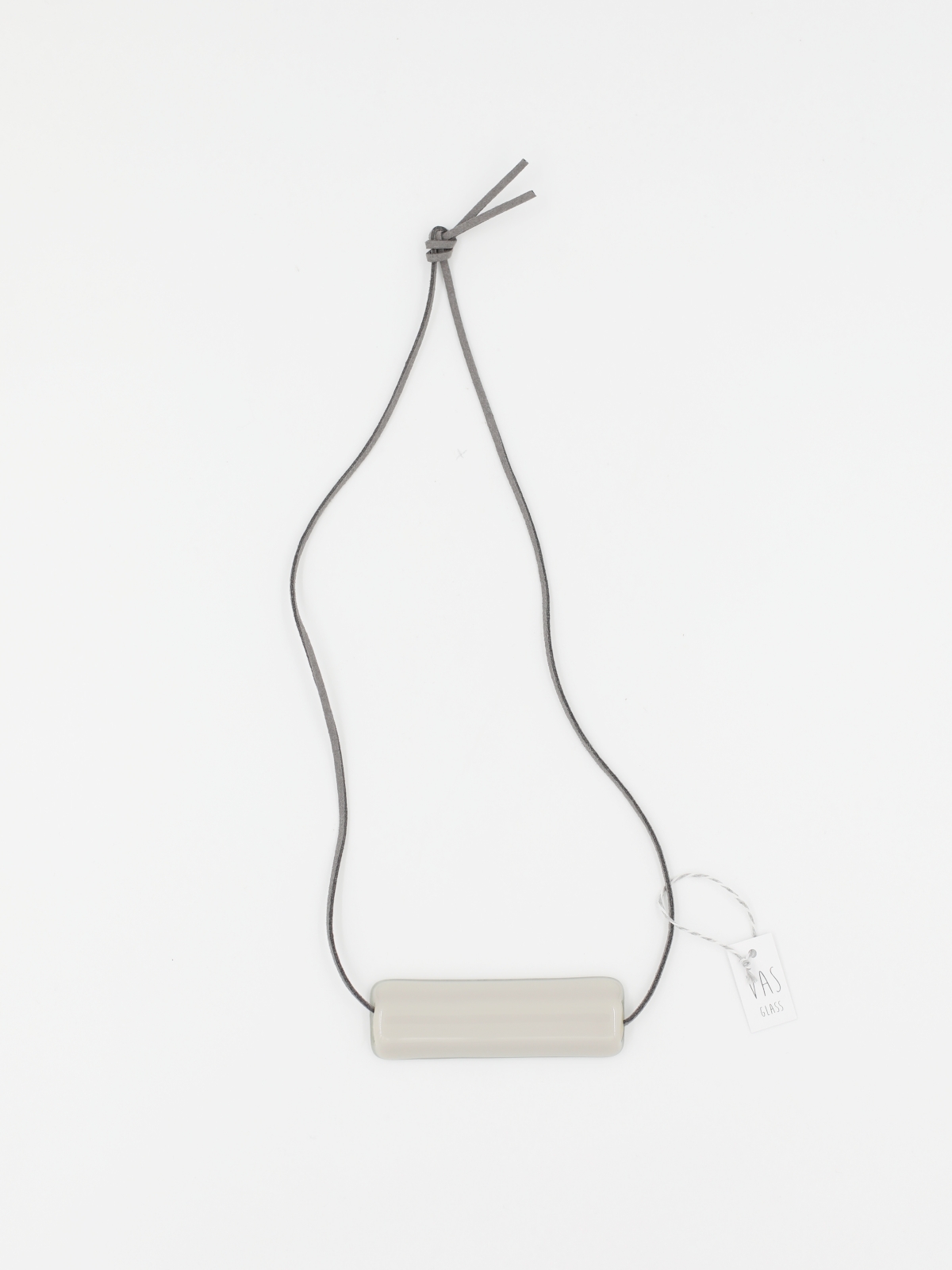 Naszyjnik szklany z rzemykiem