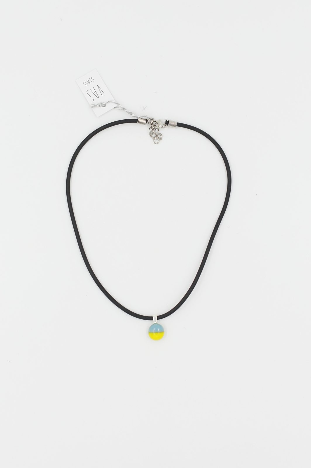 Delikatny szklany naszyjnik