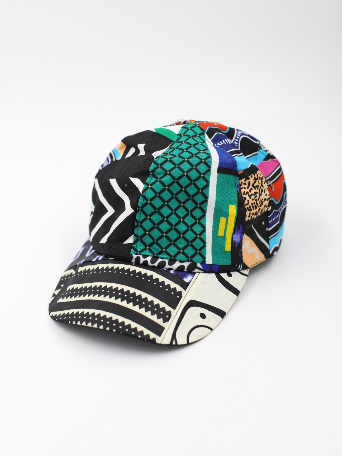 Batikowa czapka z daszkiem