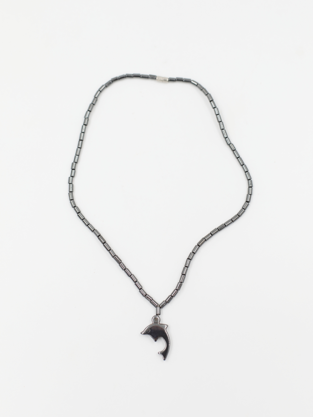 Metaliczny naszyjnik delfin